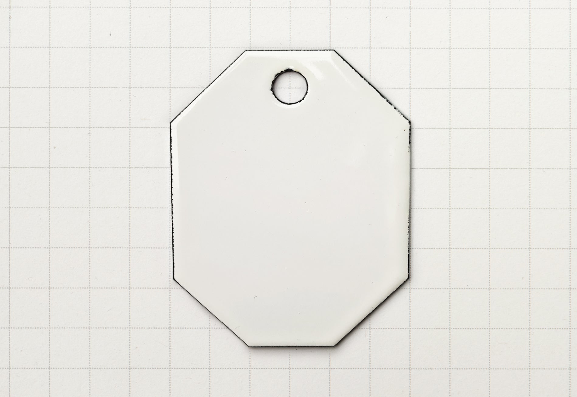 A vitreous enamel colour sample of the colour Original White from Coolicon Lighting