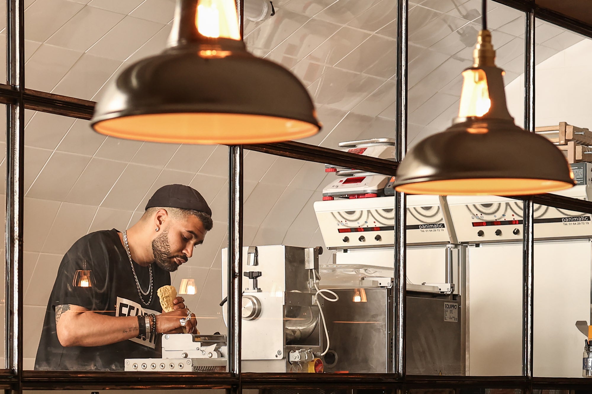 Coolicon-Lighting-Fellows-Restaurant-4